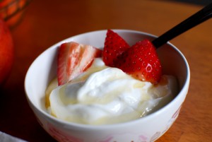 foods-to-boost-energy-greek-yoghurt-300x201
